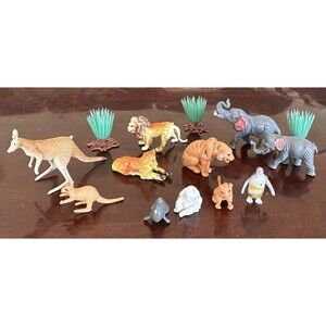 14 Vintage Small Plastics Zoo Animals Shrubs Made In Hong Kong Toys